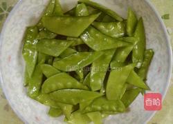 荷兰豆炒胡萝卜的做法图解1