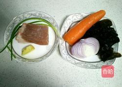 胡蘿卜鮮肉餃子的做法圖解1