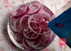 面包糠炸洋葱圈的做法图解2