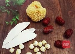 淮山莲子炖鸡汤的做法图解1