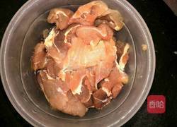 西兰花炒肉片的做法图解3