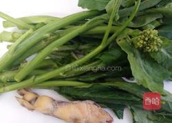 腊肉炒芥兰的做法图解1