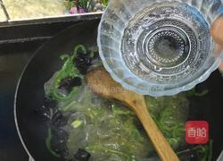 青椒木耳炒粉皮的做法图解8