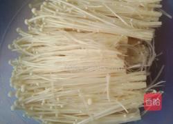 金针菇肉汤的做法图解1