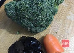 清炒西兰花的做法图解1