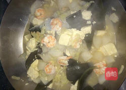 白菜炖海带大虾的做法图解3