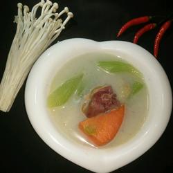 青笋胡萝卜炖腊鸭腿的做法[图]