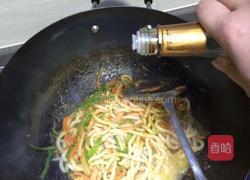 咖喱炒乌冬面的做法图解7