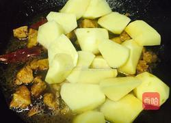 红烧肉炖土豆的做法图解11