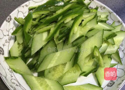 青椒黄瓜炒肉的做法图解3