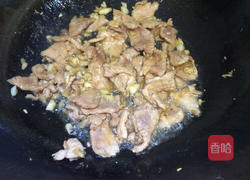 青椒黄瓜炒肉的做法图解6