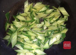 青椒黄瓜炒肉的做法图解8