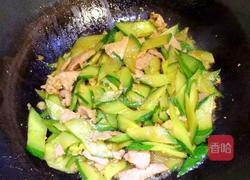 青椒黄瓜炒肉的做法图解9