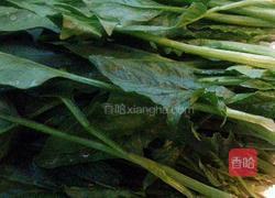 姜汁菠菜的做法图解1