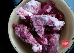 脊骨炖酸菜的做法图解1