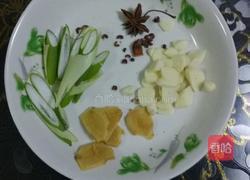 土豆炖鸡骨的做法图解2