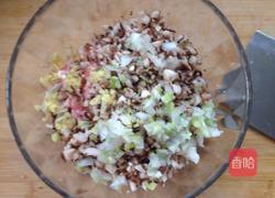 香菇猪肉馄饨的做法图解2