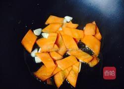 胡萝卜炒芋艿的做法图解5
