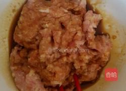 猪肉丸子的做法图解2