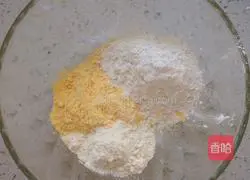 Illustration of how to make glutinous two-color sandwich cakes 1