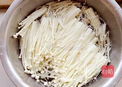 炝拌金针菇的做法图解2