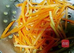 凉拌绿豆芽的做法图解3