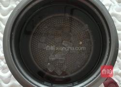 红糖枣子银耳汤的做法图解4