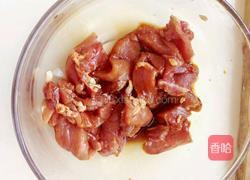 平菇炒肉的做法图解1