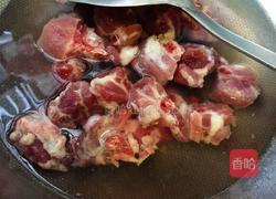 玉米排骨汤的做法图解2