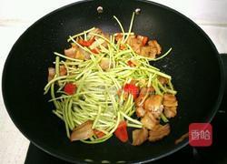泥蒿炒腊肉的做法图解11