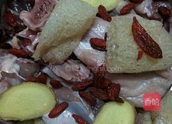 竹荪枸杞母鸭汤的做法图解4