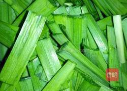 韭菜炒鱿鱼的做法图解1