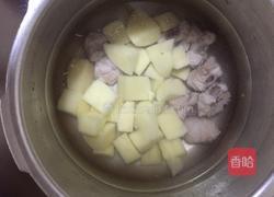 土豆番茄排骨汤的做法图解3