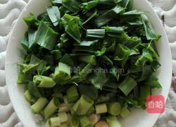 蒜苗炒莴笋的做法图解2