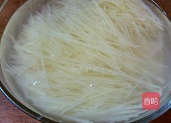 青椒土豆炒肉丝的做法图解2