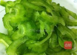 腊肠炒苦瓜的做法图解5