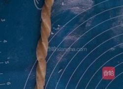 葱香糖霜麻花的做法图解4