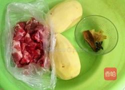 土豆焖排骨的做法图解1