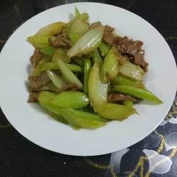 西芹炒牛肉的做法[图]