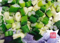 凉拌苤蓝丝的做法图解1