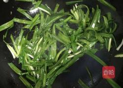 蒜苗炒五香卷的做法图解7