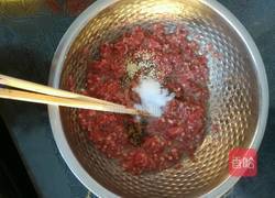 牛肉酸菜餡餃子的做法圖解2