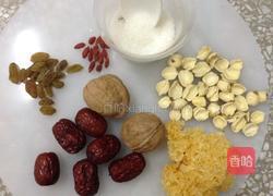 莲子银耳红枣枸杞汤的做法图解1