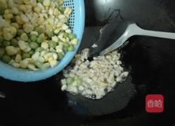 豌豆炒玉米的做法图解3