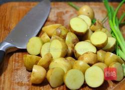 肉沫酱香小土豆的做法图解1