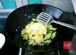 鸡蛋炒黄瓜片的做法图解4