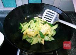 鸡蛋炒黄瓜片的做法图解5