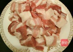 草菇红烧肉的做法图解1