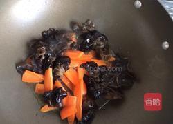 西芹木耳炒腐竹的做法图解6