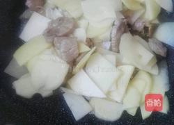 土豆片炒角瓜（西葫芦）的做法图解2